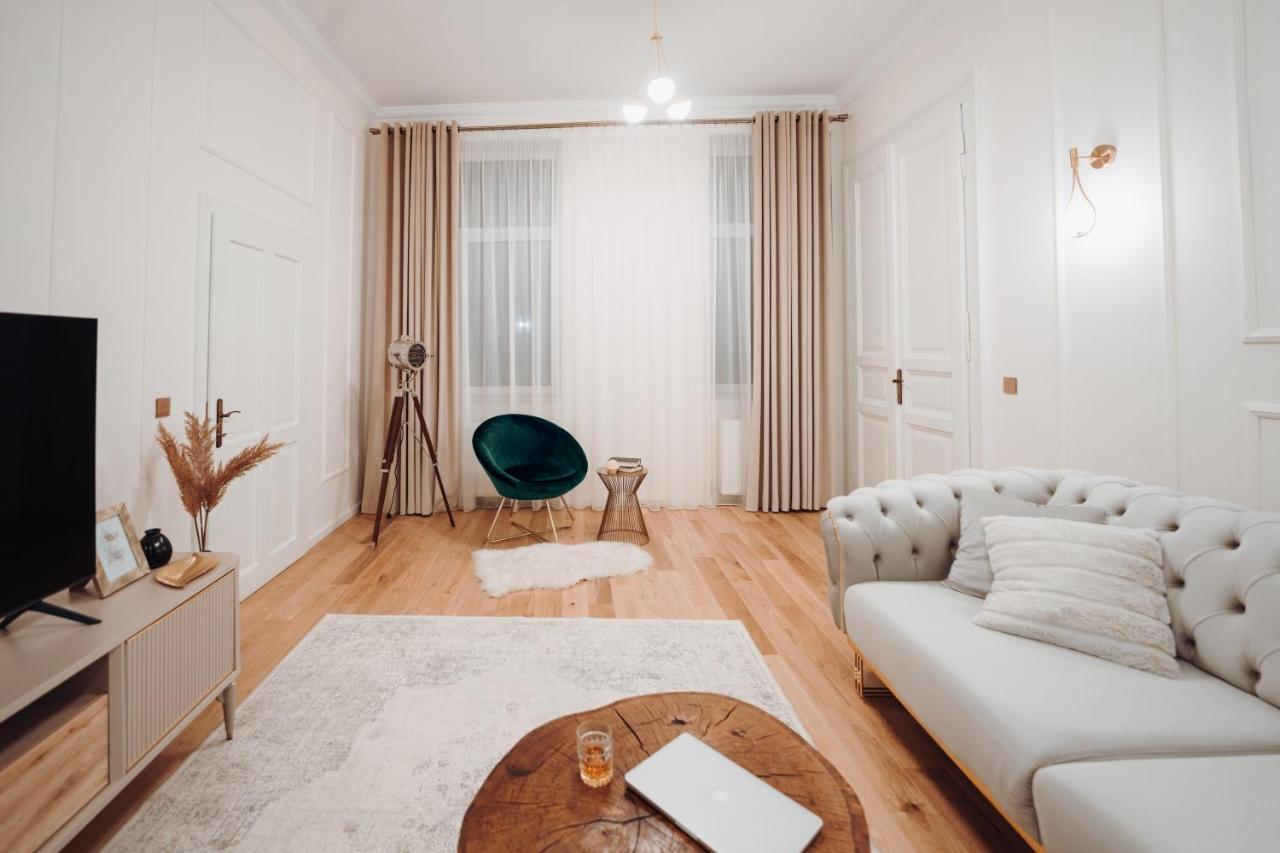 Fabulous And Fancy City Center Designer Apartment Cluj-Napoca Eksteriør bilde