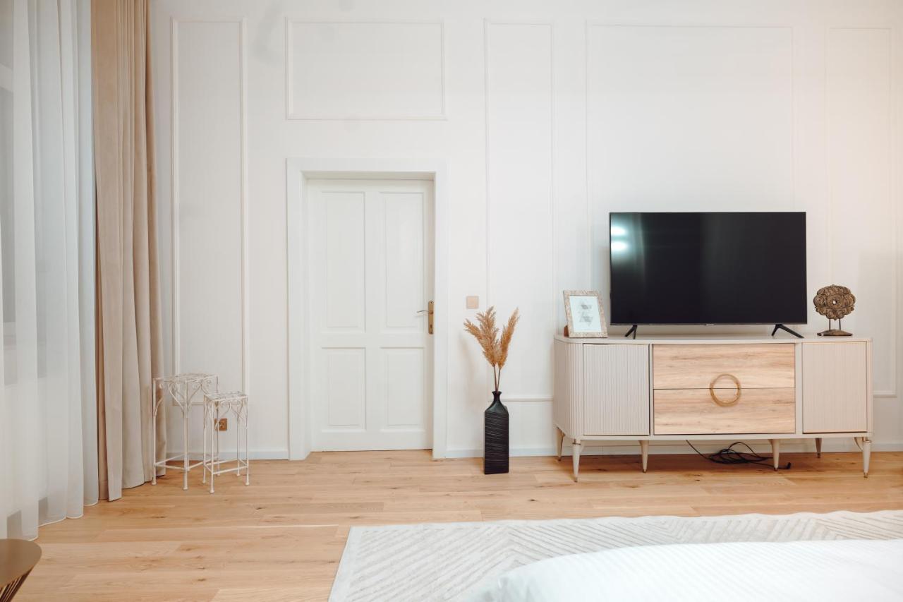 Fabulous And Fancy City Center Designer Apartment Cluj-Napoca Eksteriør bilde